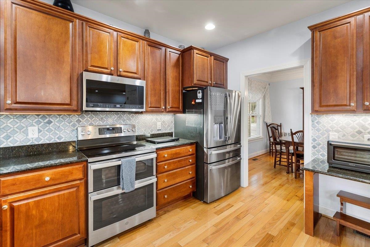 300 ROUDABUSH Drive NW