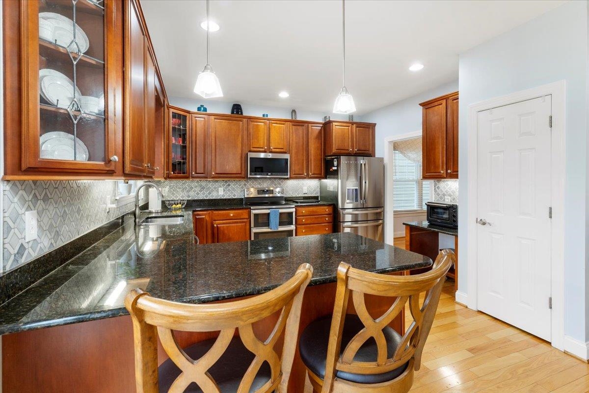 300 ROUDABUSH Drive NW