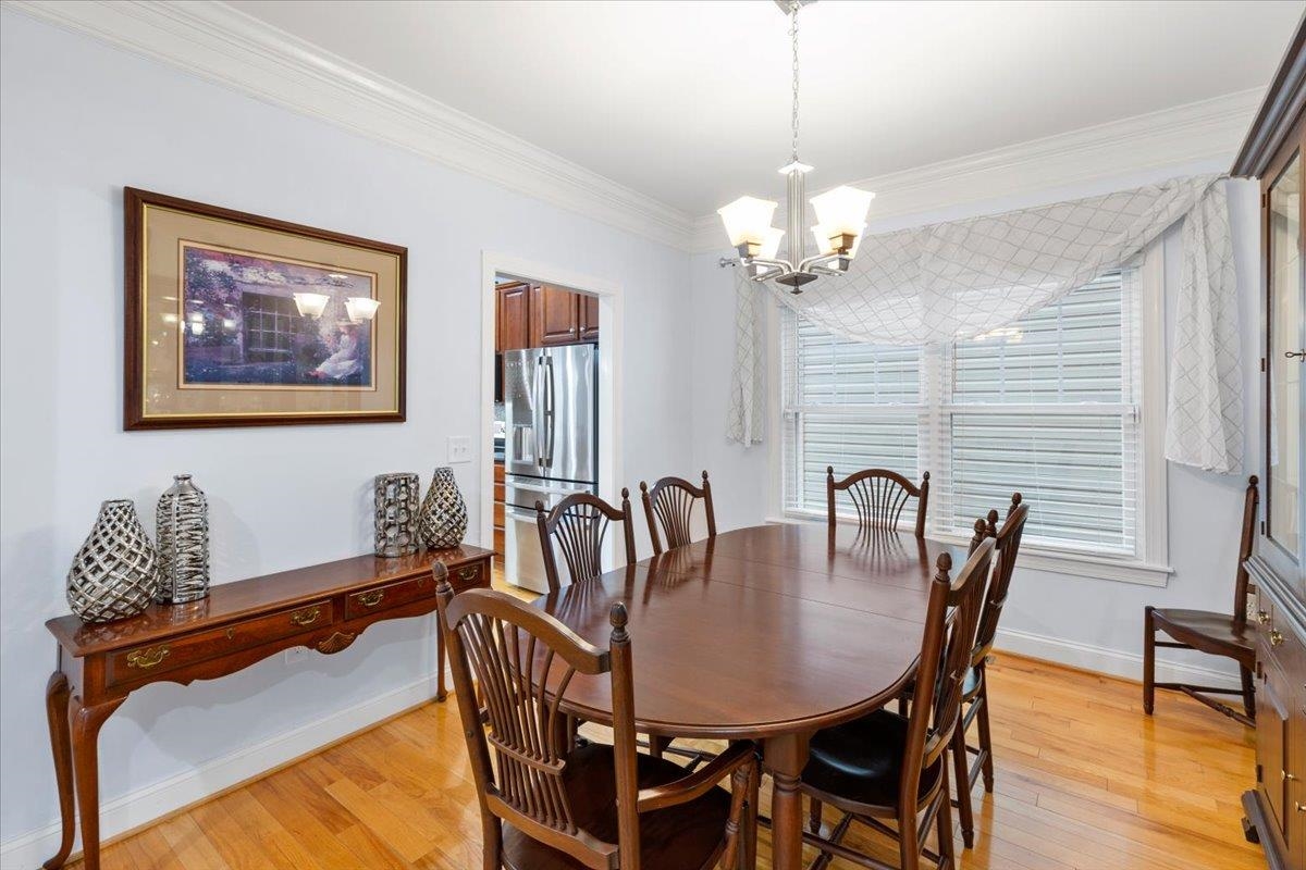 300 ROUDABUSH Drive NW