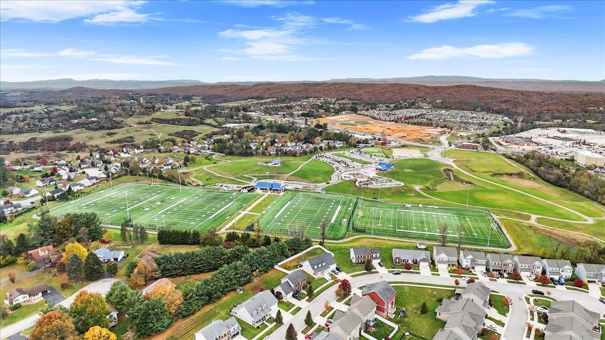 300 ROUDABUSH Drive NW