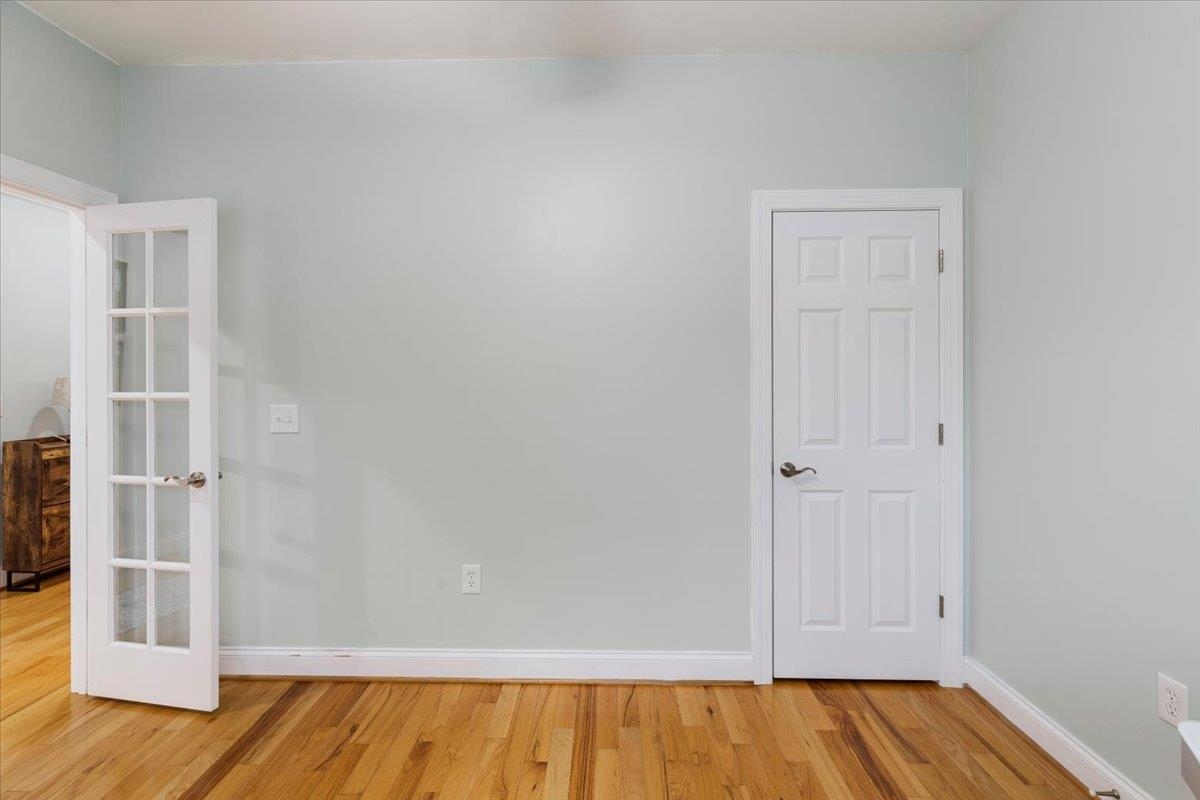 300 ROUDABUSH Drive NW