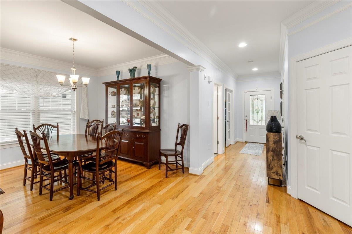 300 ROUDABUSH Drive NW