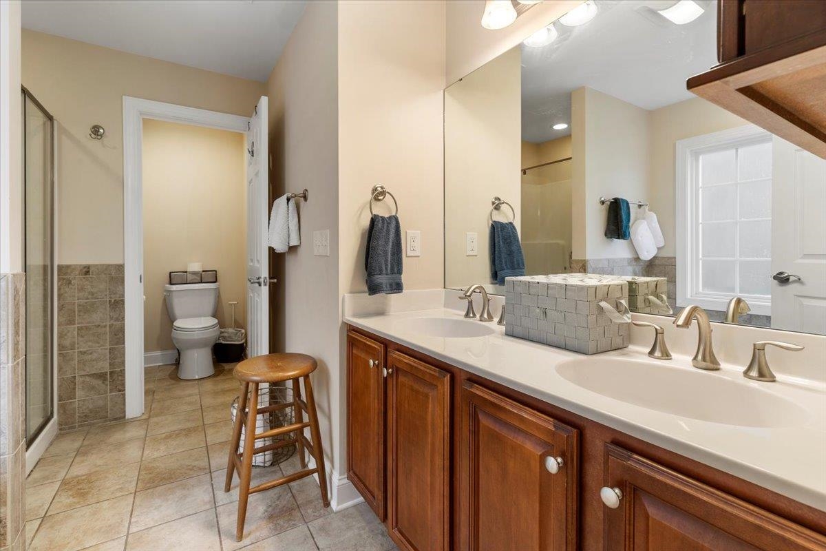 300 ROUDABUSH Drive NW