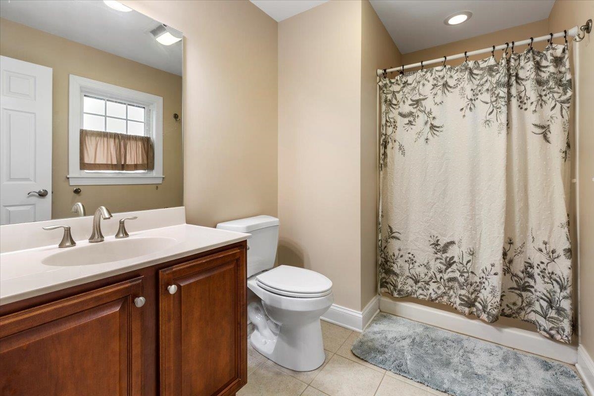 300 ROUDABUSH Drive NW