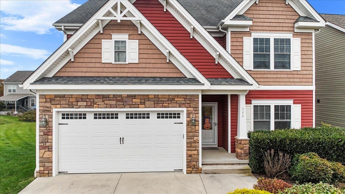 300 ROUDABUSH Drive NW