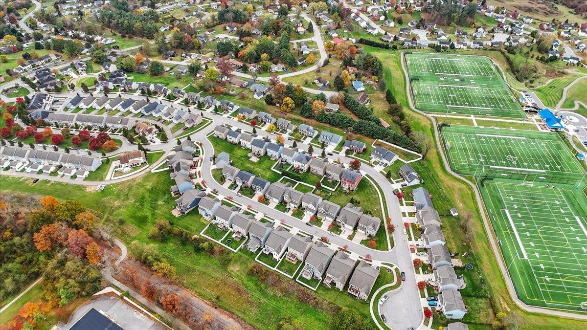 300 ROUDABUSH Drive NW