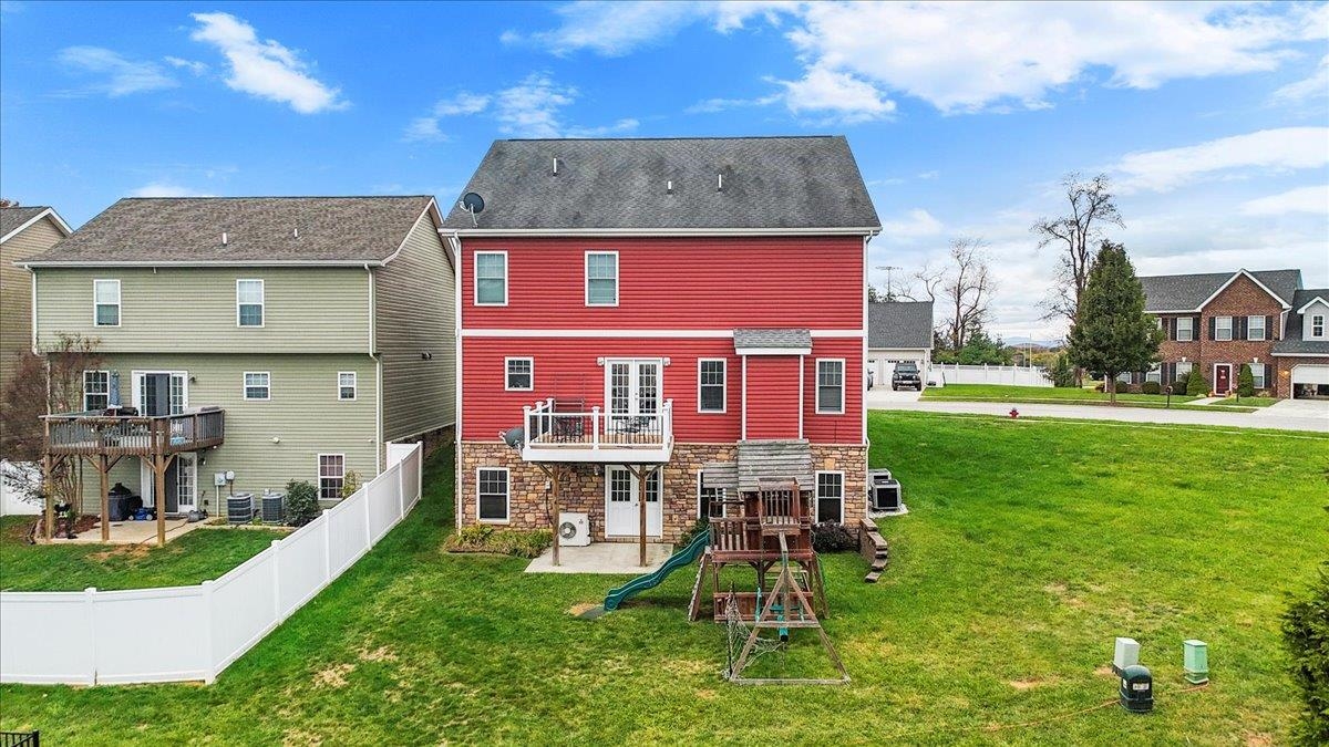 300 ROUDABUSH Drive NW