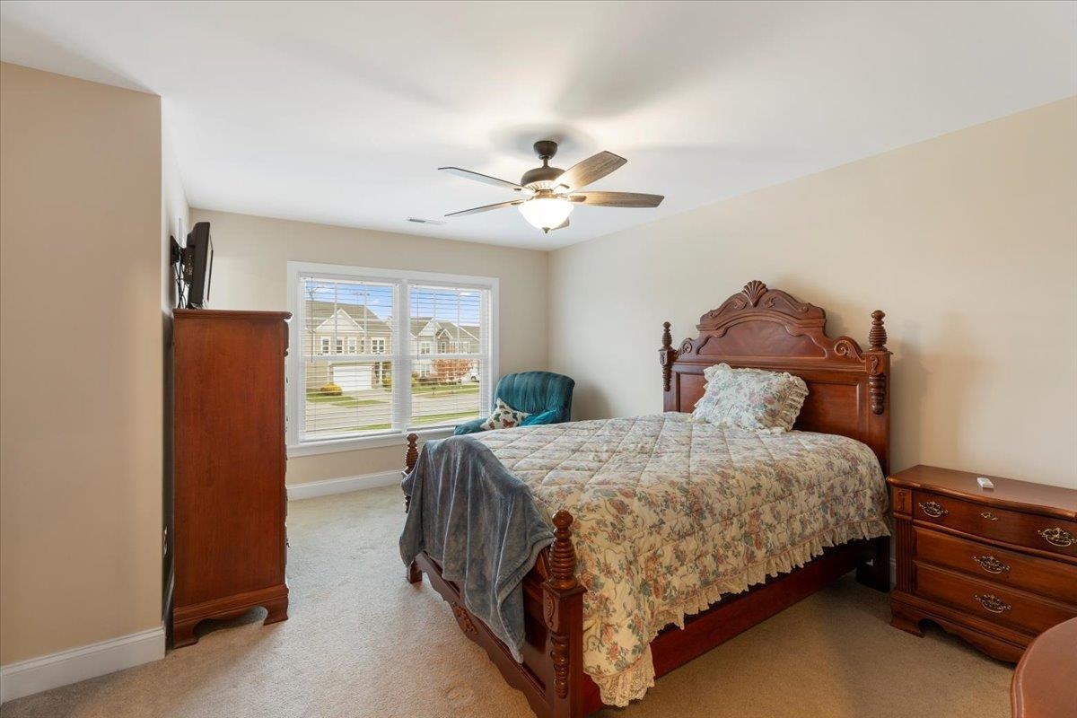 300 ROUDABUSH Drive NW