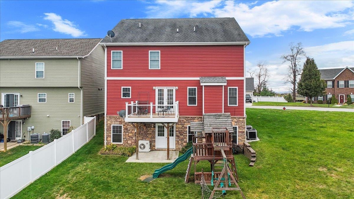 300 ROUDABUSH Drive NW