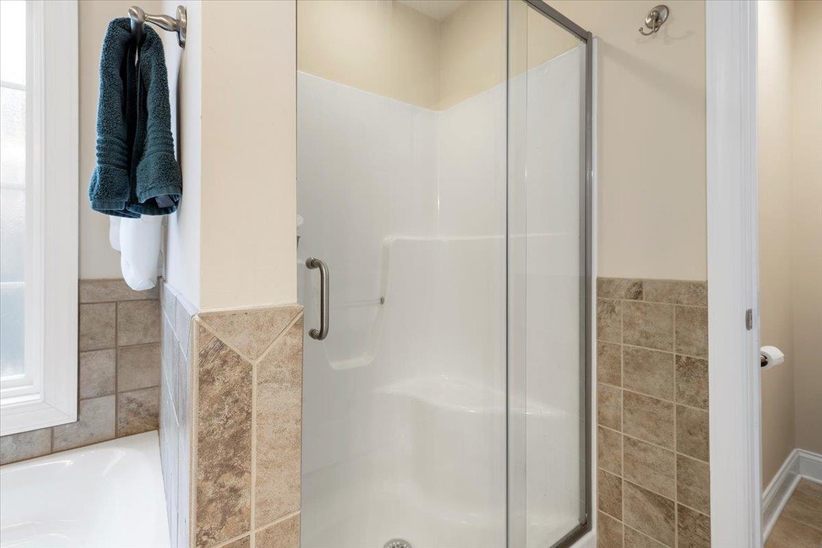 300 ROUDABUSH Drive NW