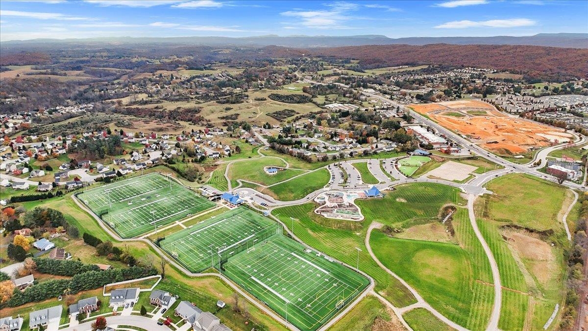 300 ROUDABUSH Drive NW