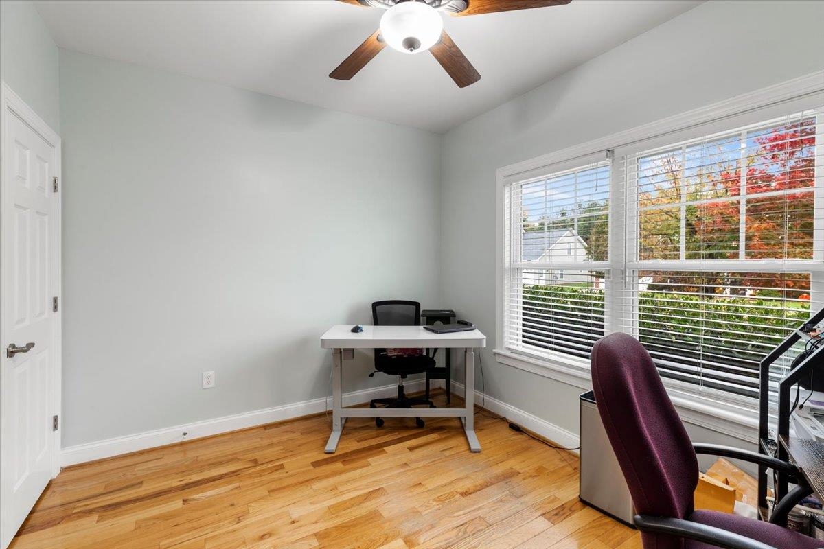 300 ROUDABUSH Drive NW