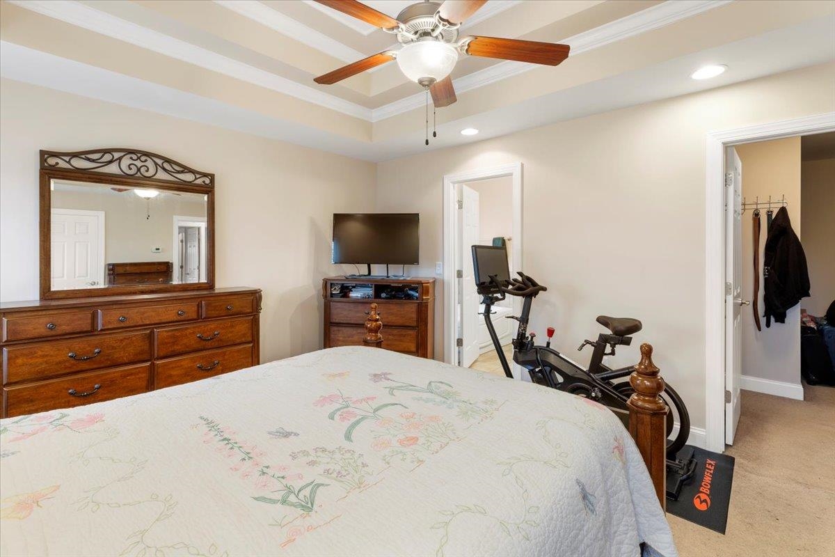 300 ROUDABUSH Drive NW