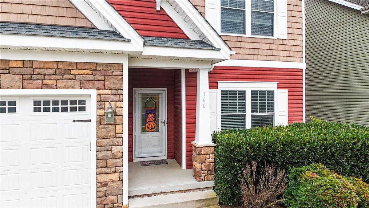 300 ROUDABUSH Drive NW