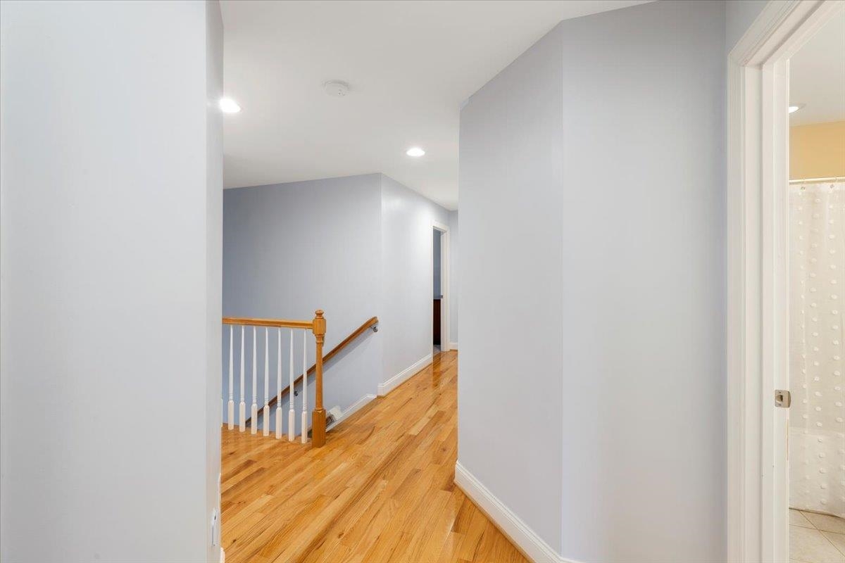 300 ROUDABUSH Drive NW