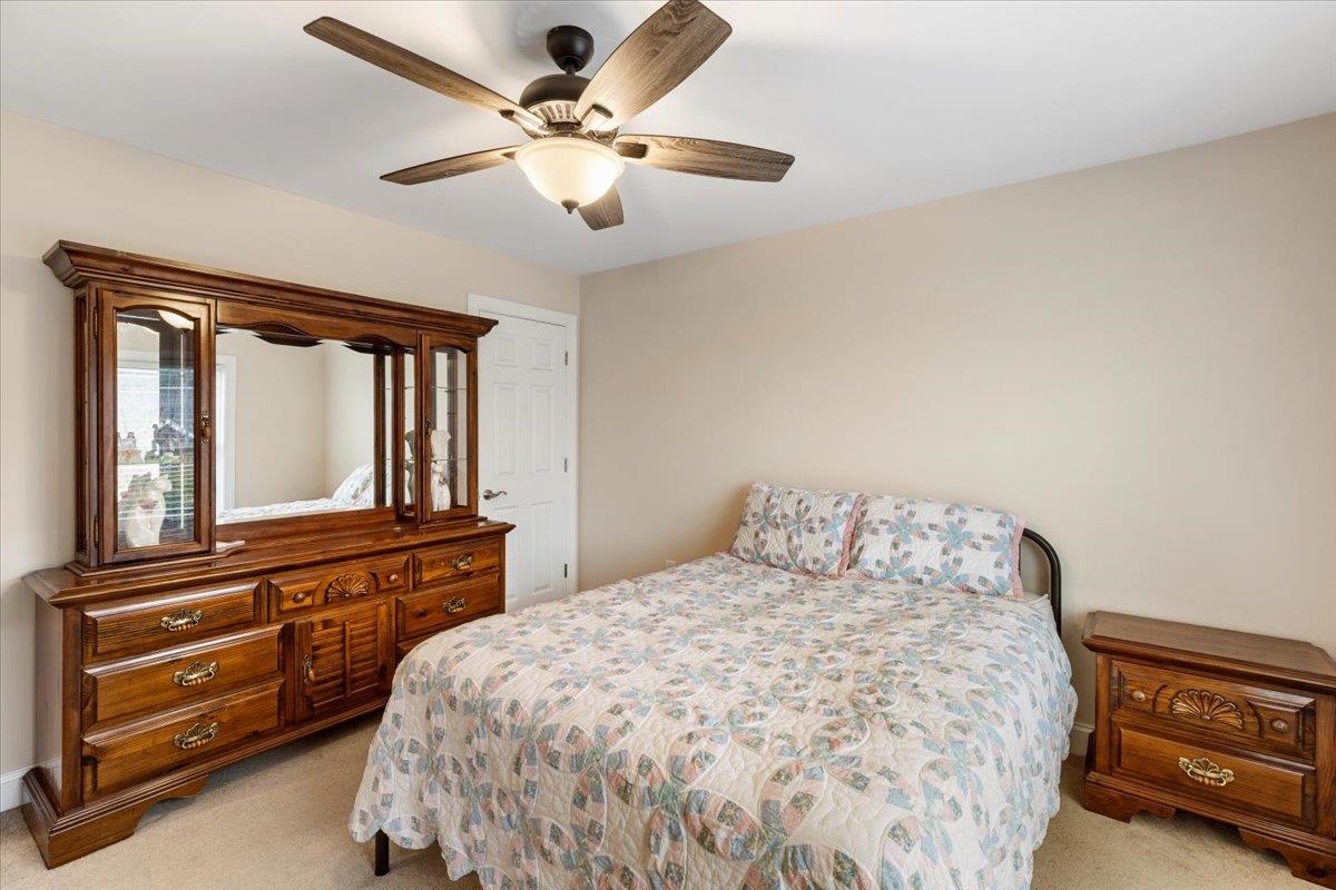 300 ROUDABUSH Drive NW