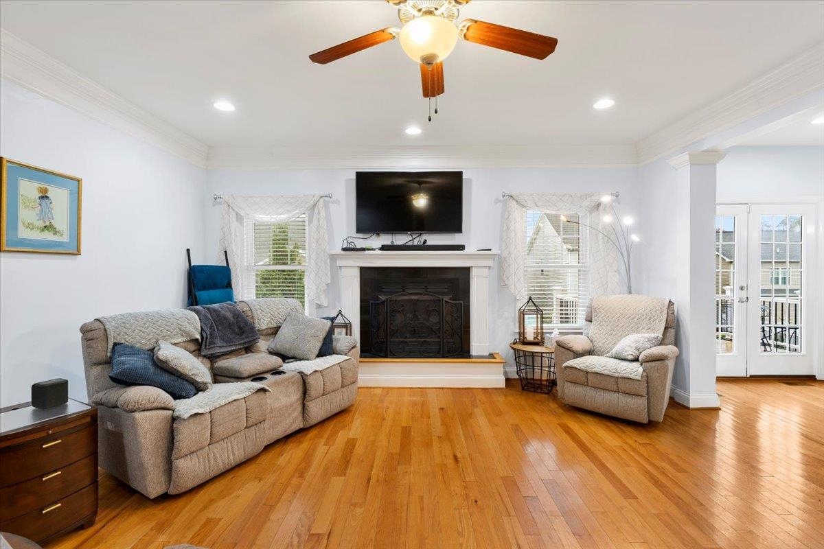 300 ROUDABUSH Drive NW