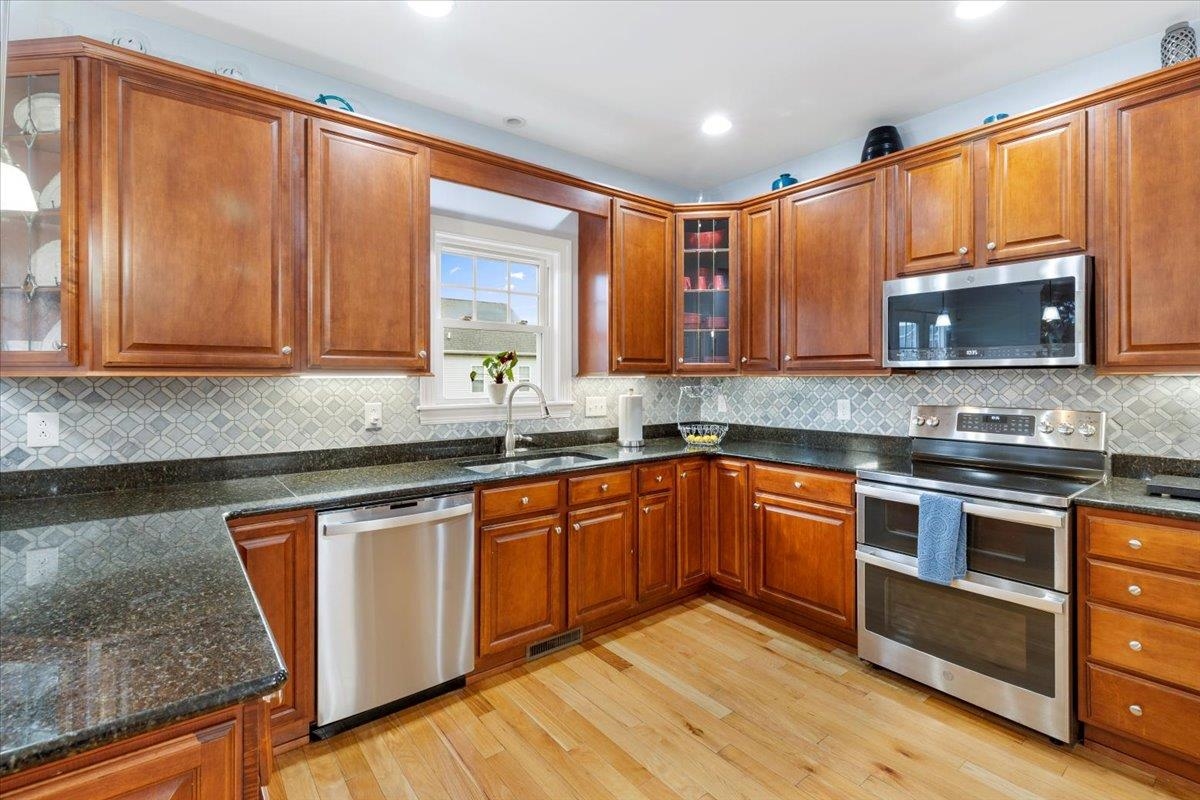 300 ROUDABUSH Drive NW