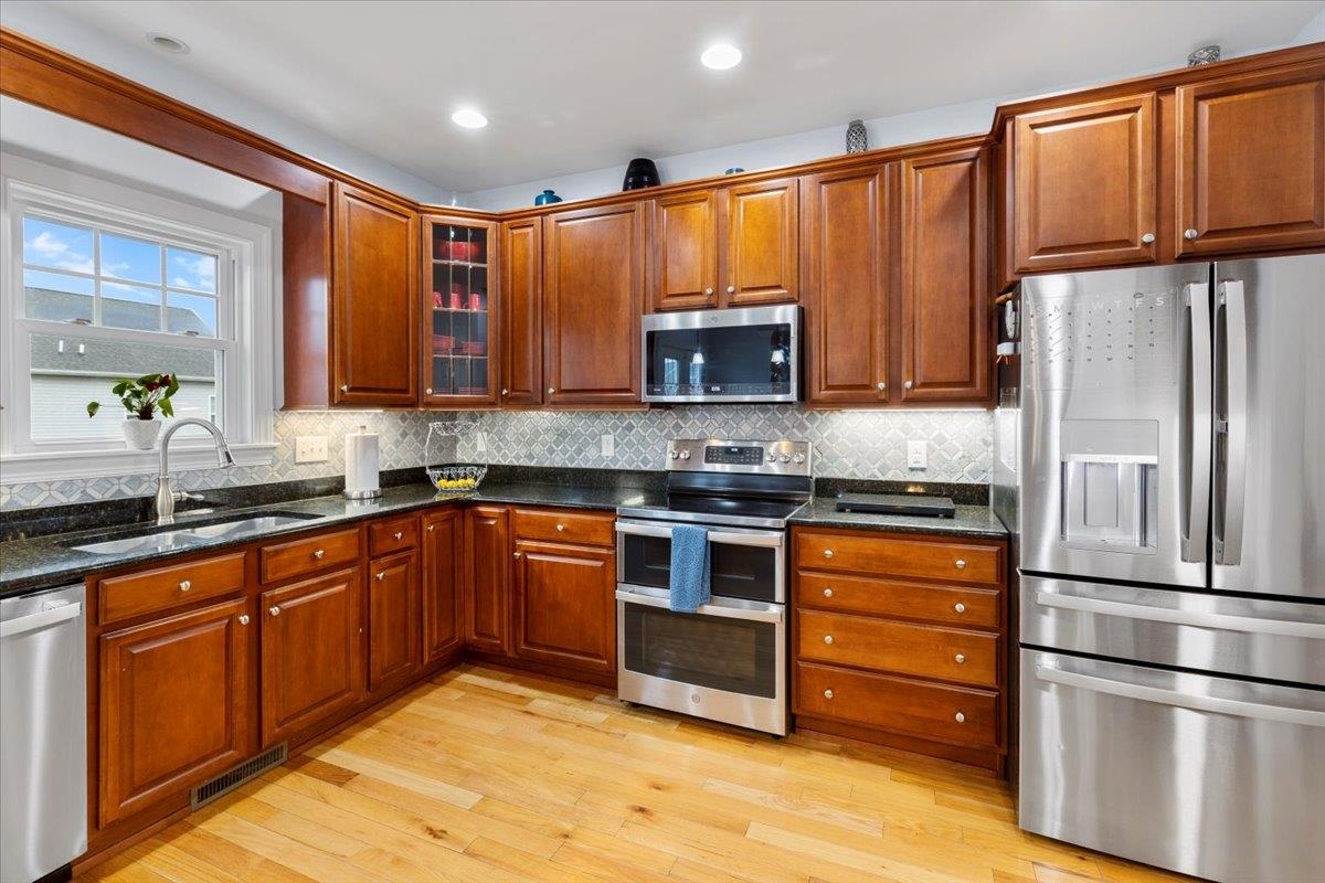 300 ROUDABUSH Drive NW