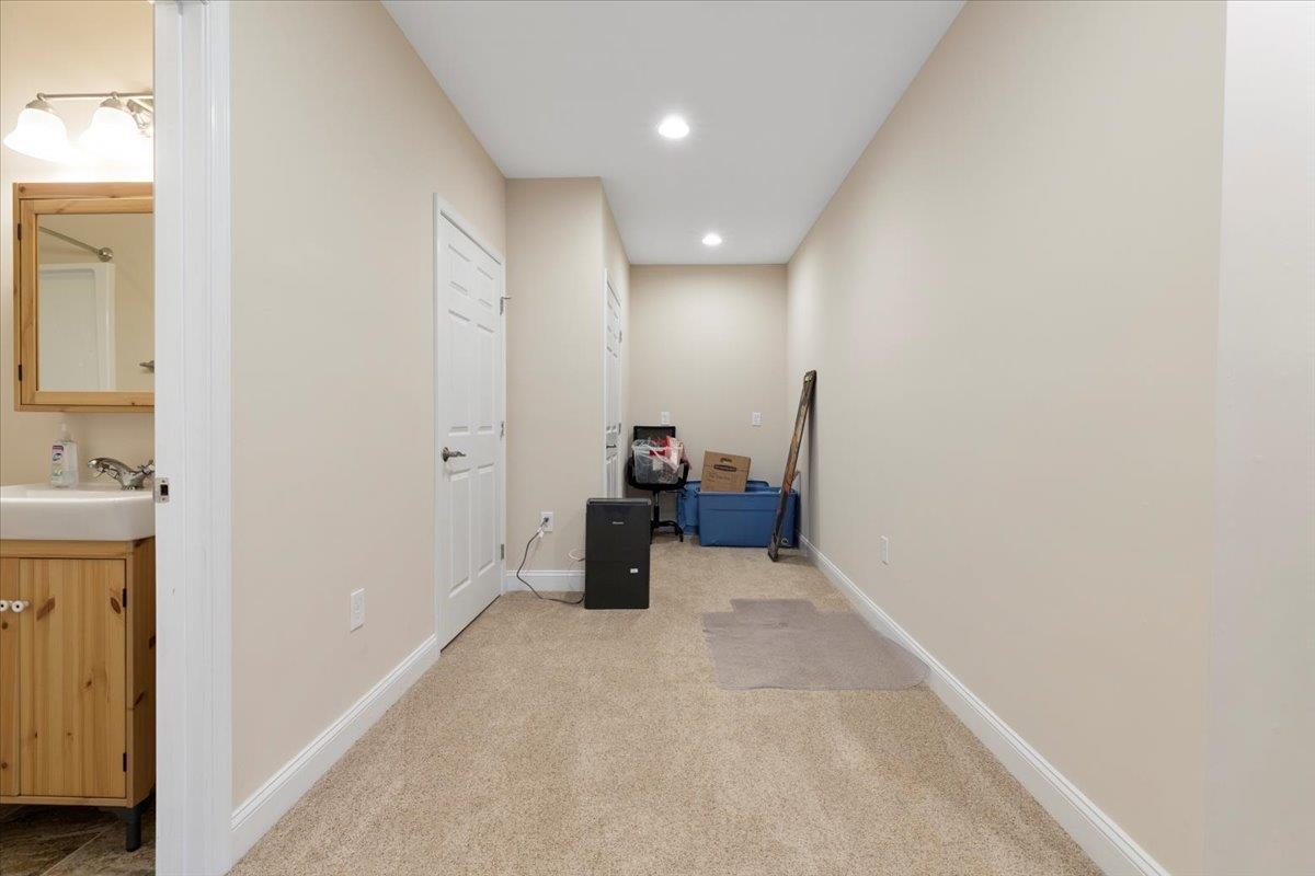 300 ROUDABUSH Drive NW