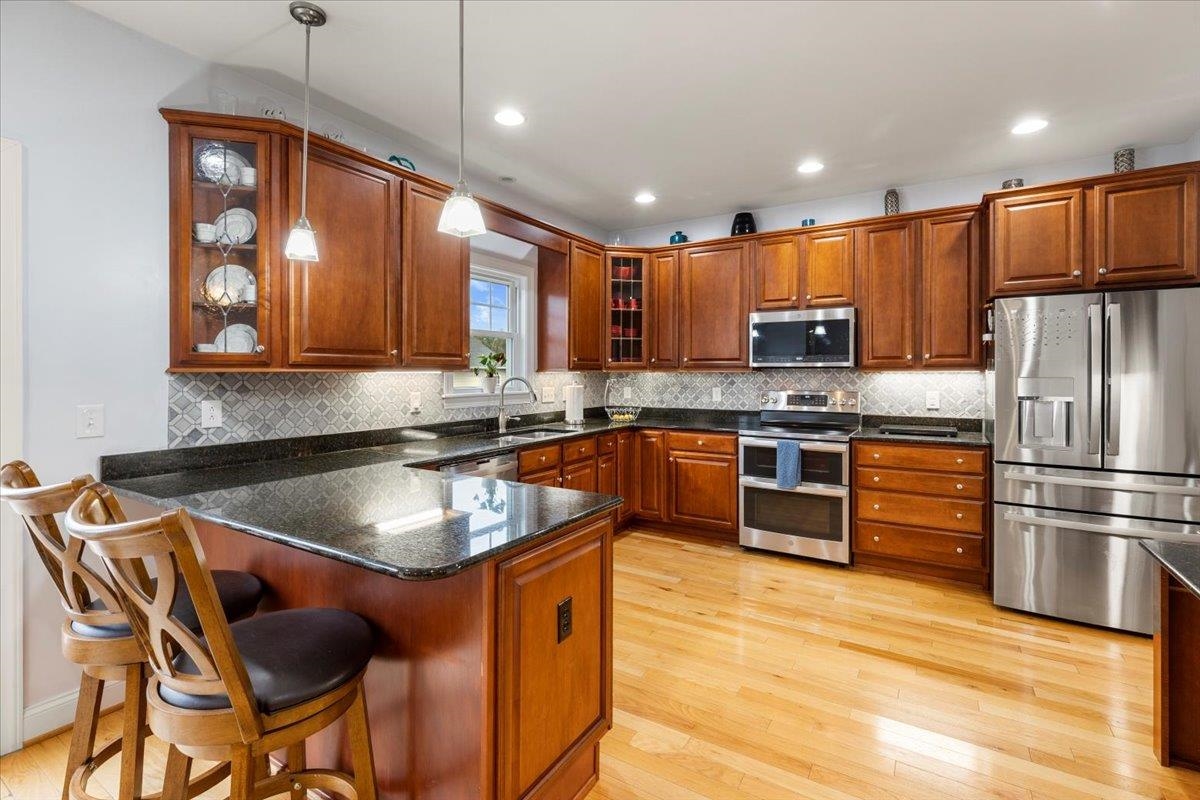 300 ROUDABUSH Drive NW