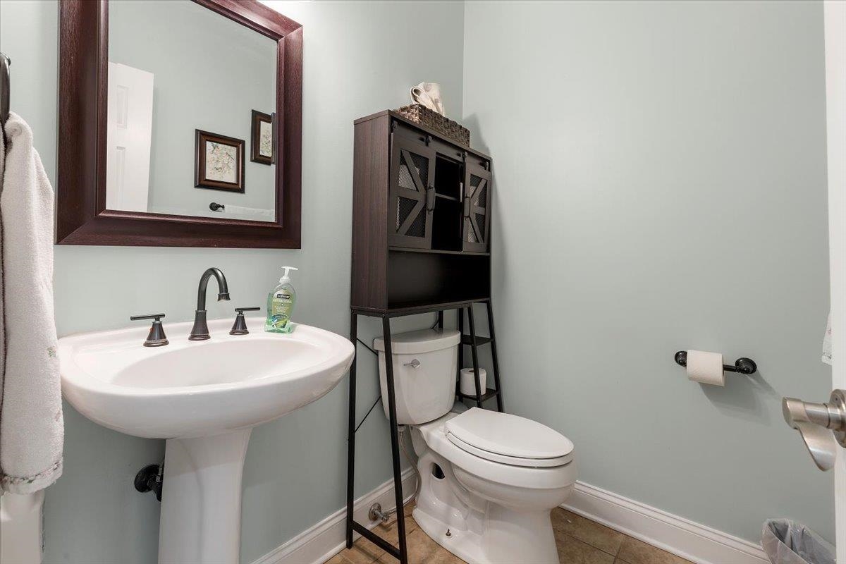 300 ROUDABUSH Drive NW