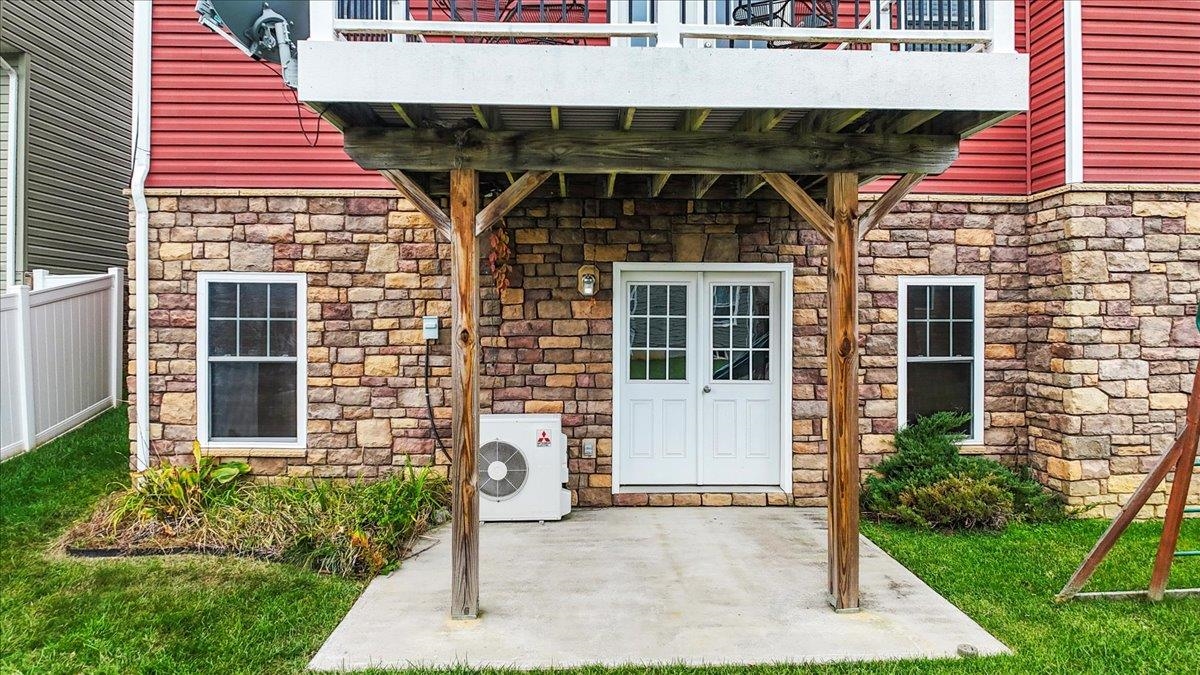 300 ROUDABUSH Drive NW