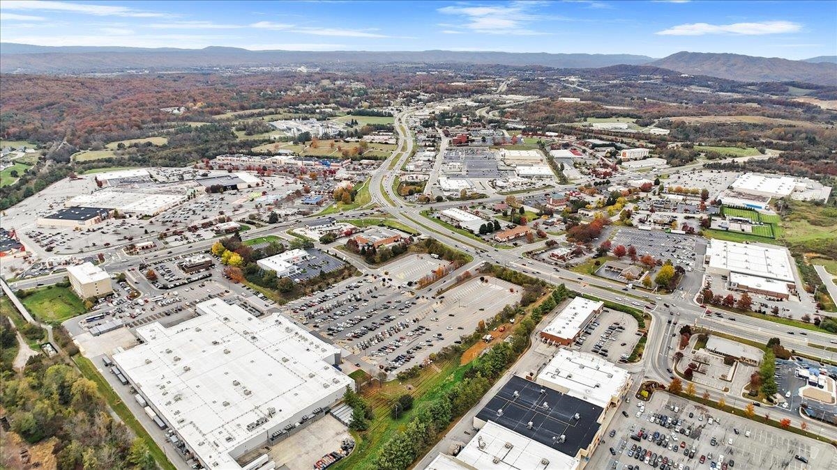 300 ROUDABUSH Drive NW