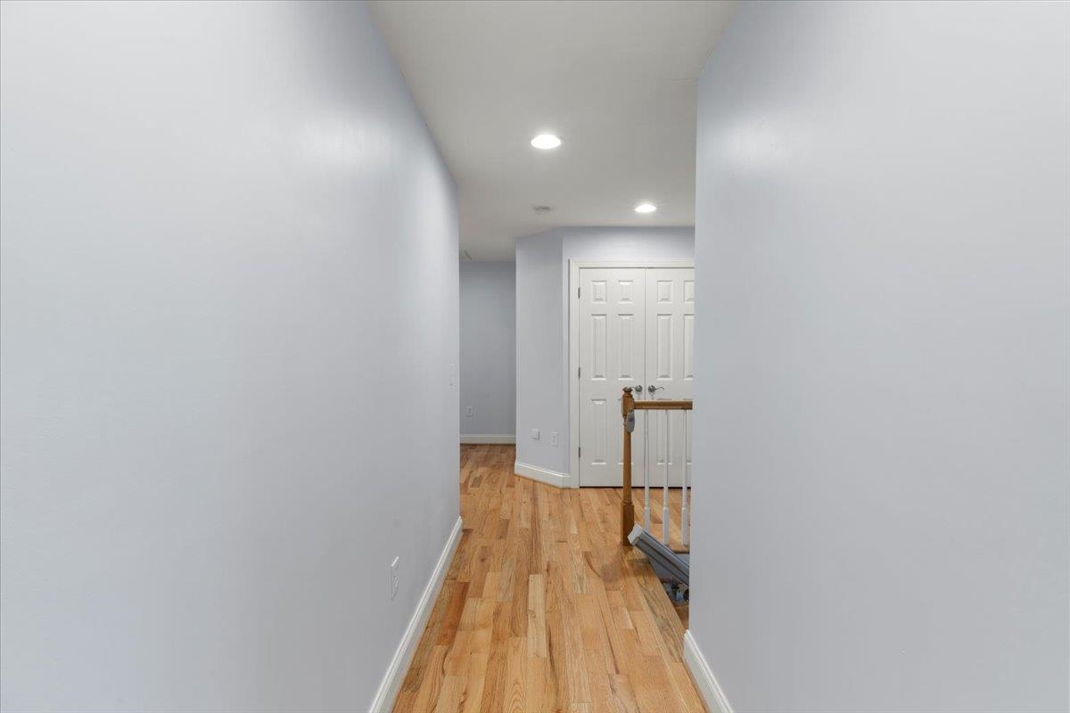 300 ROUDABUSH Drive NW