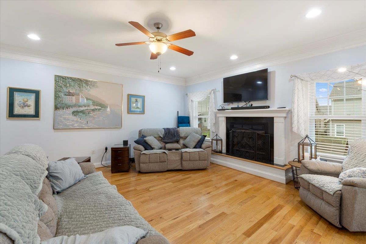 300 ROUDABUSH Drive NW