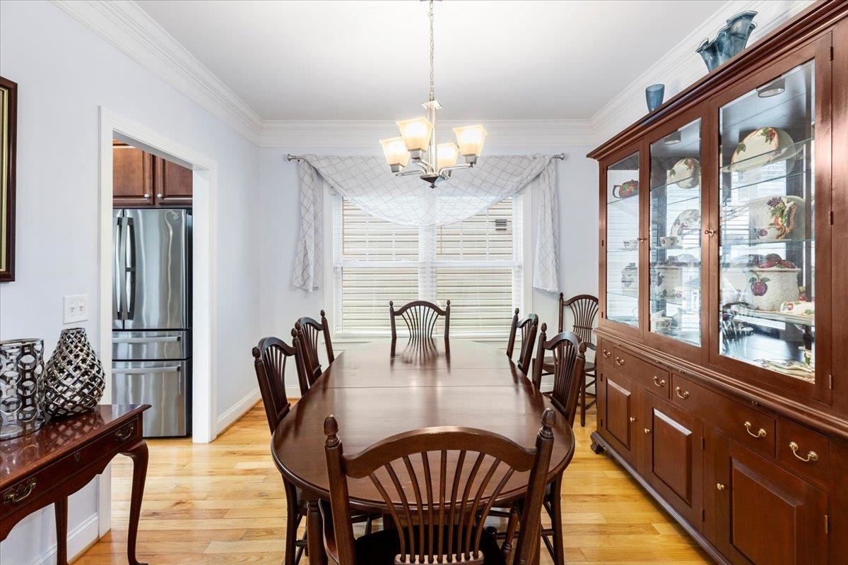 300 ROUDABUSH Drive NW