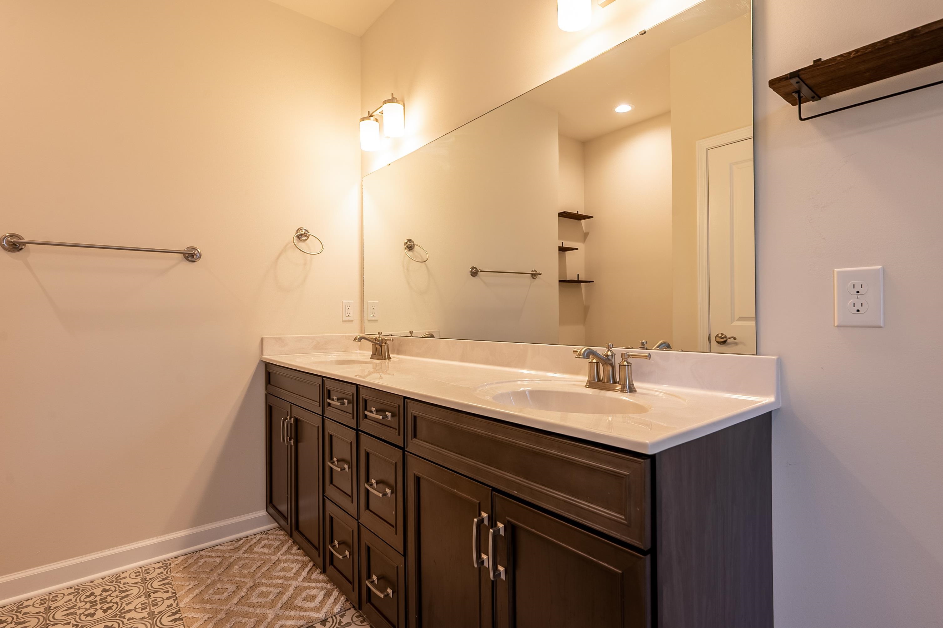 740 JEFFERSON Circle