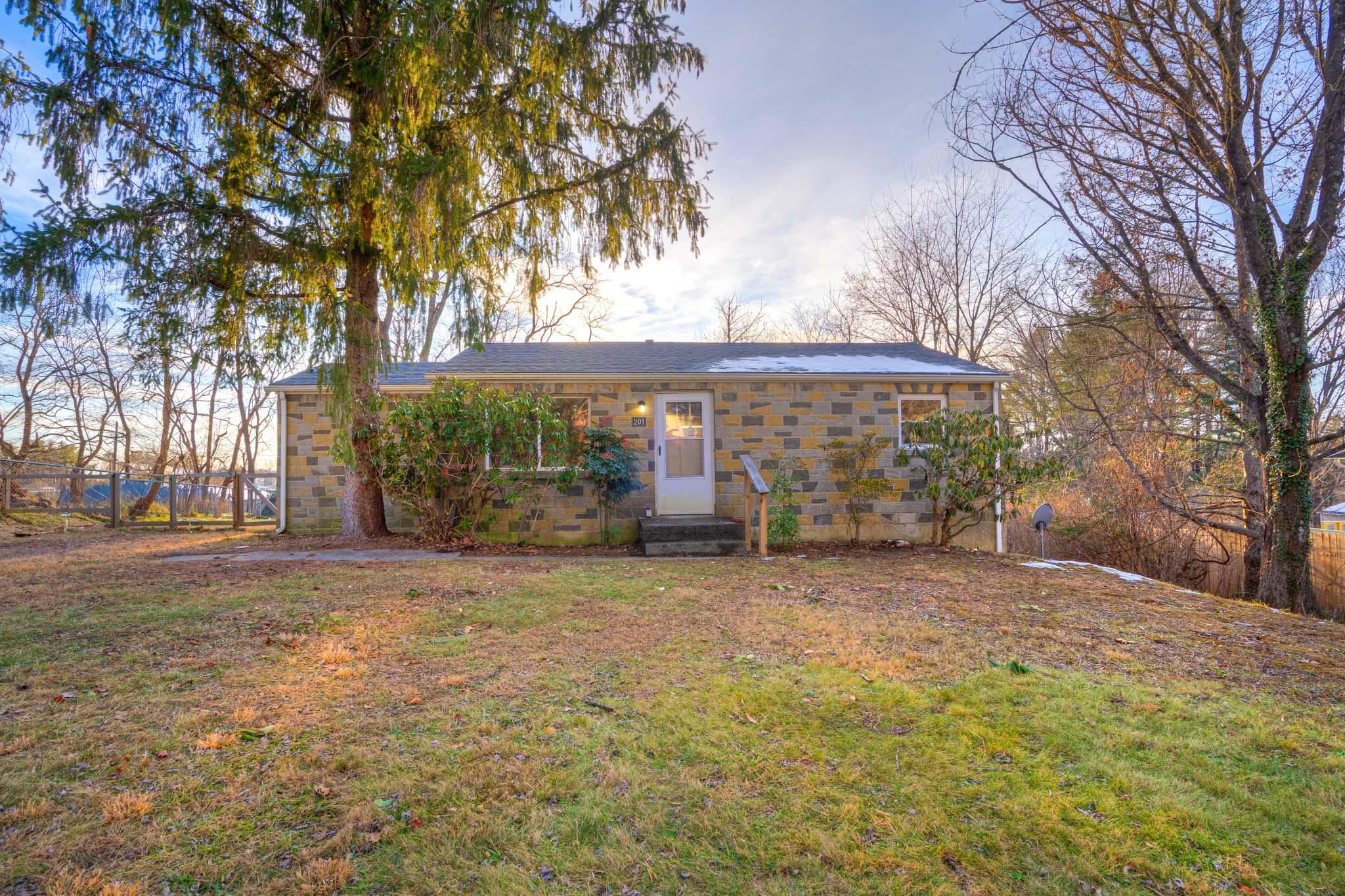 201 Orchard View Lane