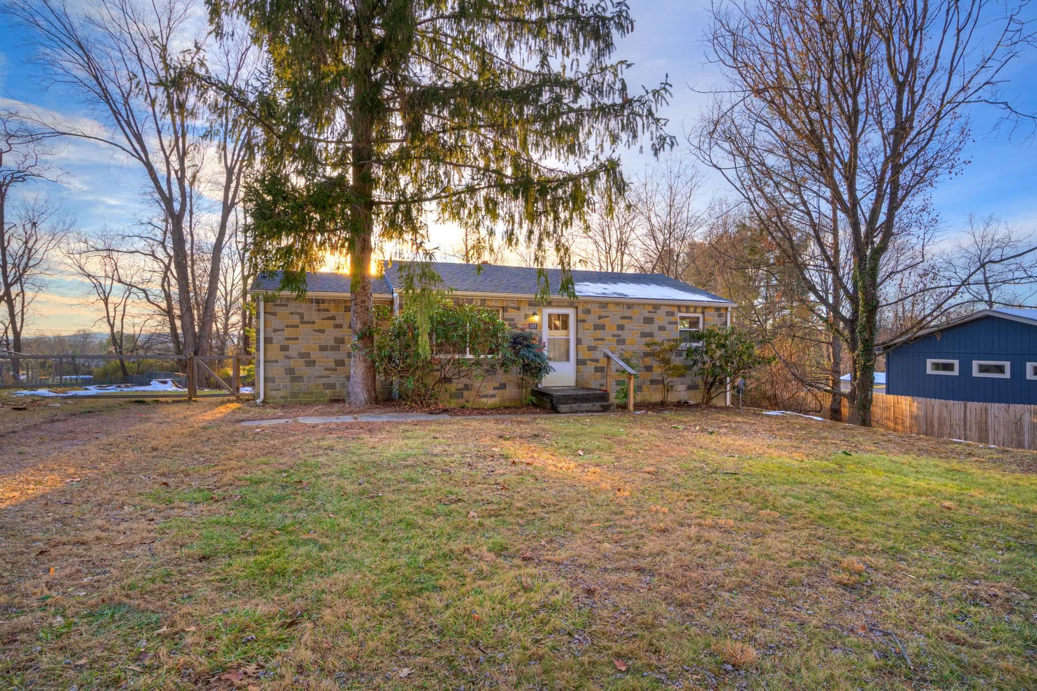 201 Orchard View Lane