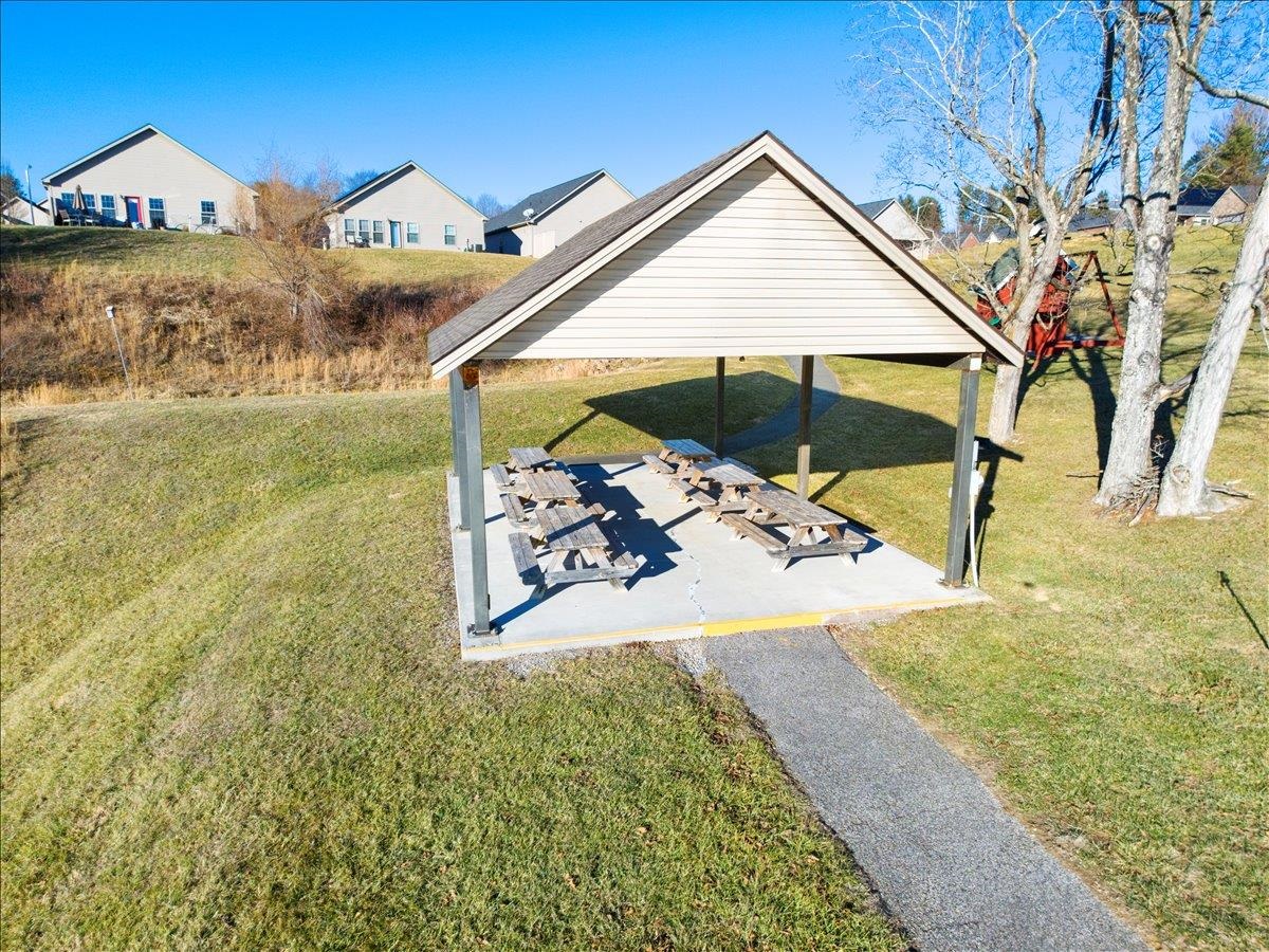 325 Colin Reid Pass Pass NW