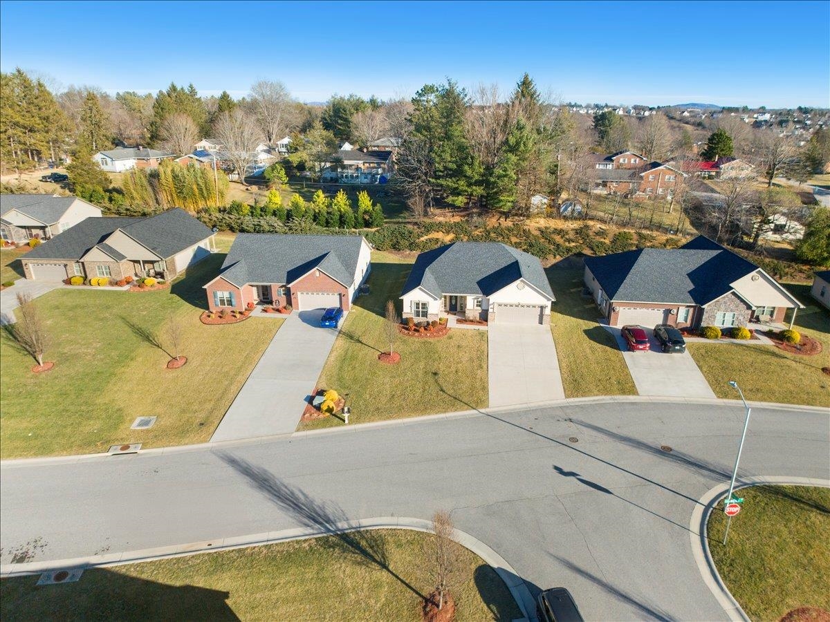 325 Colin Reid Pass Pass NW