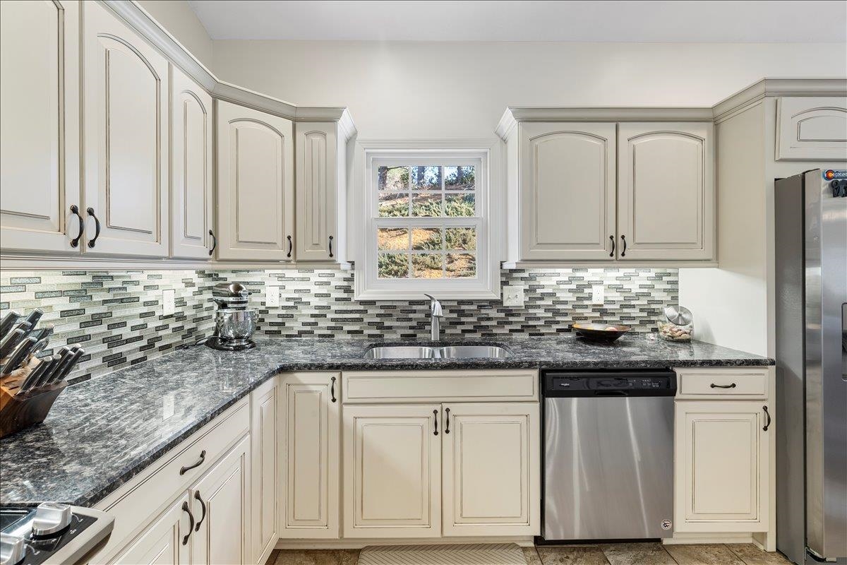 325 Colin Reid Pass Pass NW