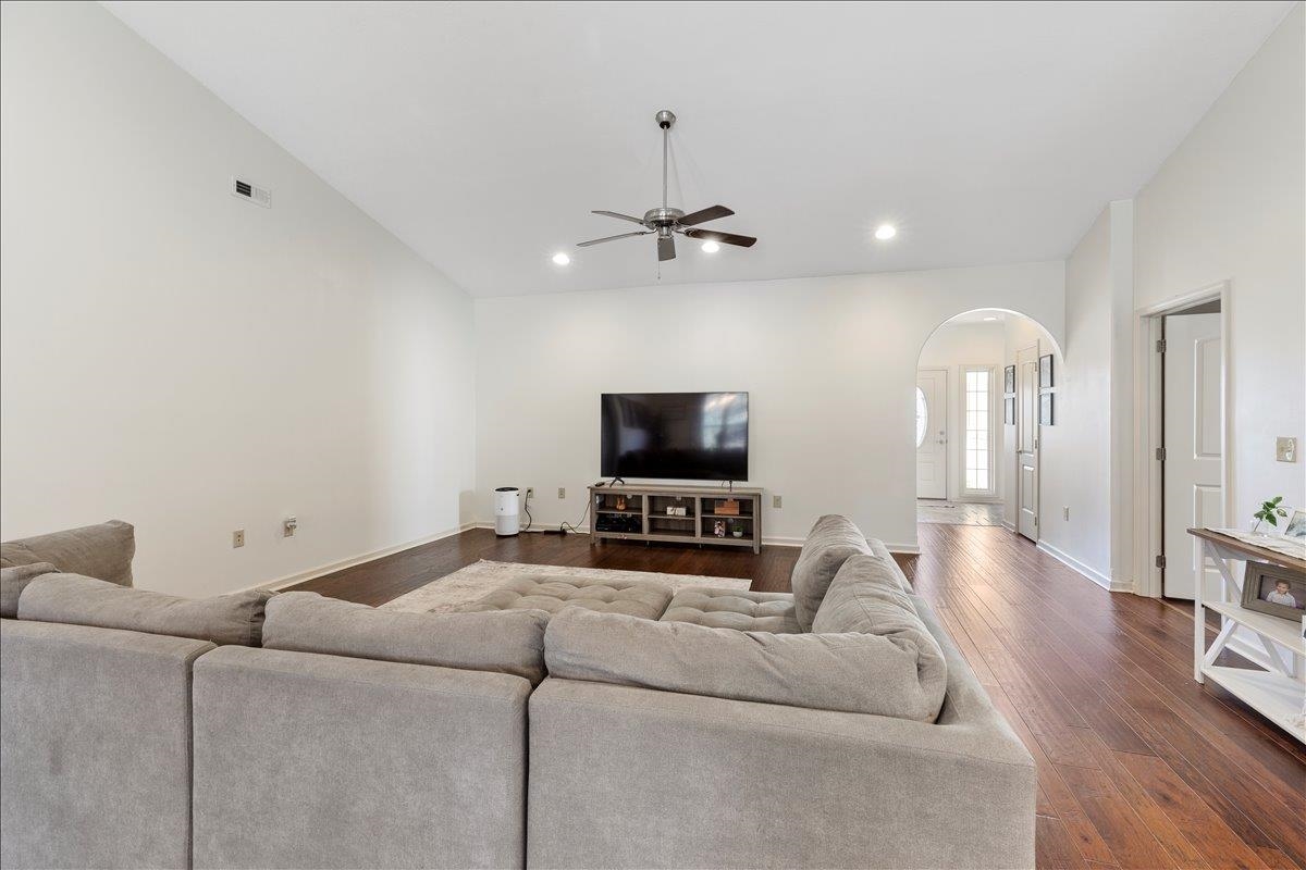 325 Colin Reid Pass Pass NW