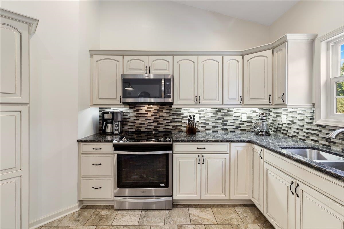 325 Colin Reid Pass Pass NW