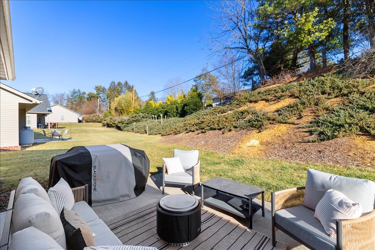 325 Colin Reid Pass Pass NW