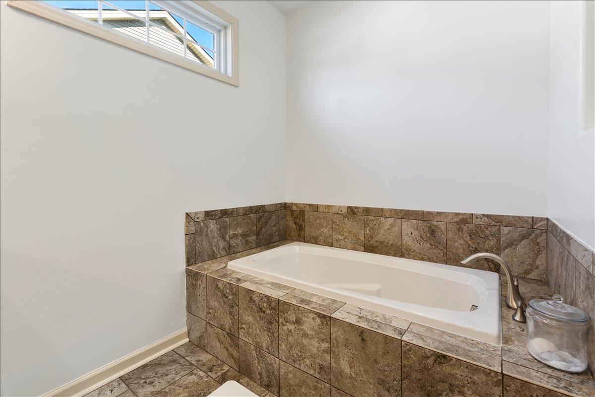 325 Colin Reid Pass Pass NW