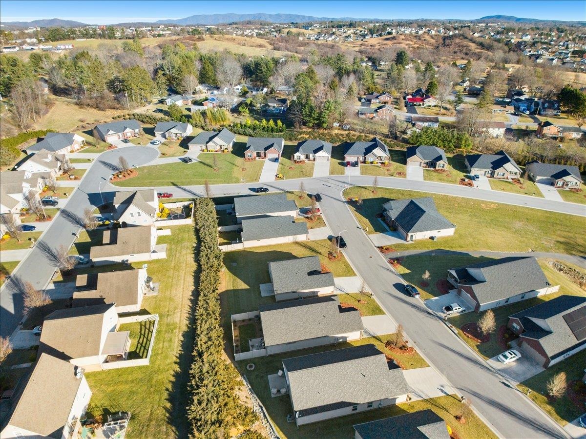 325 Colin Reid Pass Pass NW