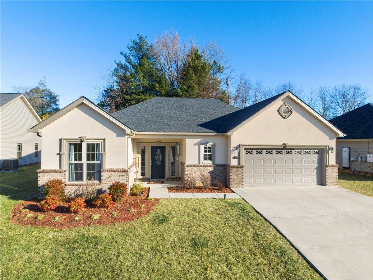 325 Colin Reid Pass Pass NW