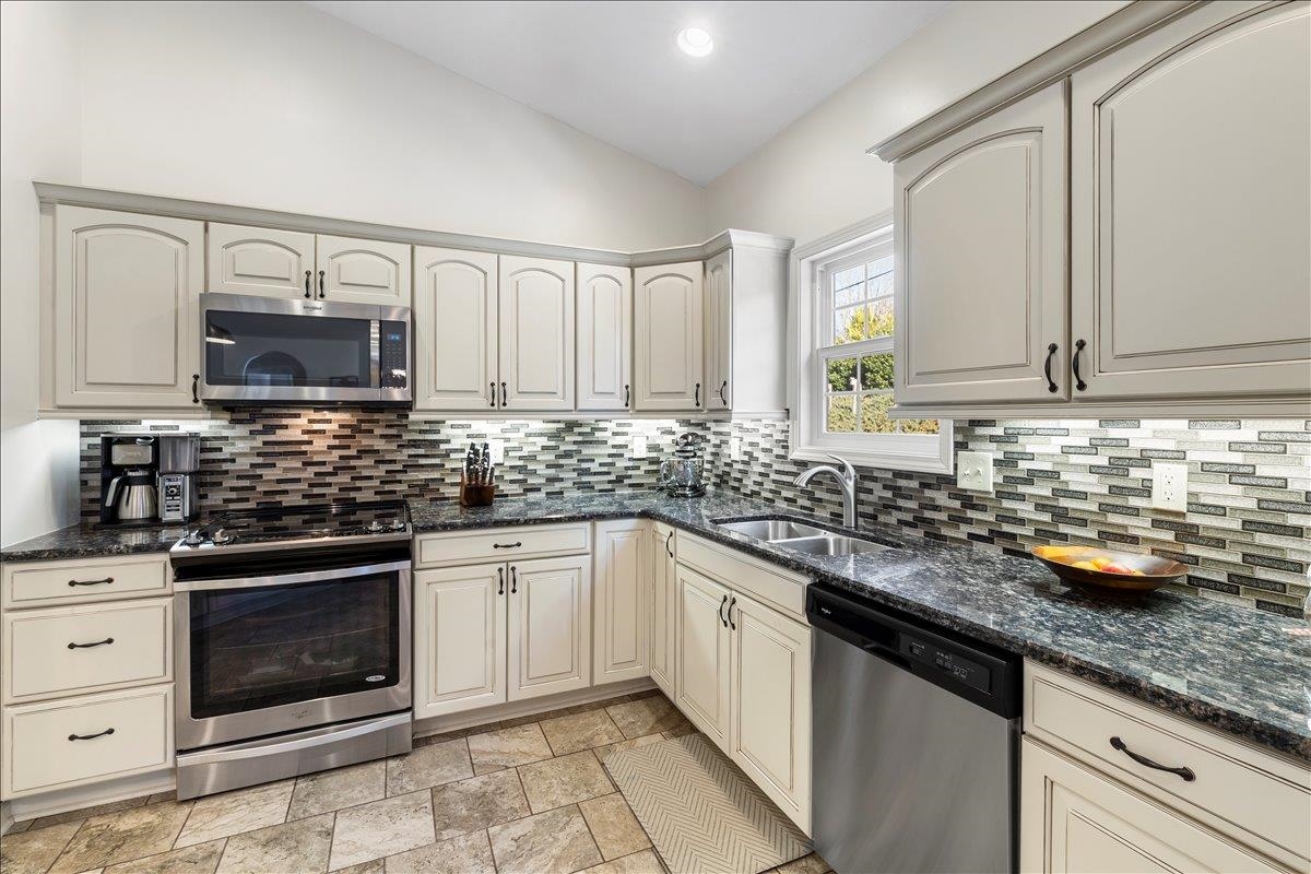 325 Colin Reid Pass Pass NW