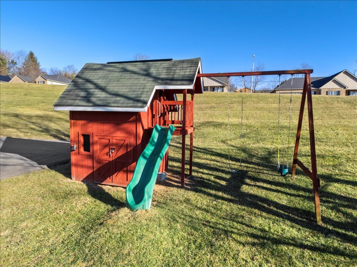 325 Colin Reid Pass Pass NW