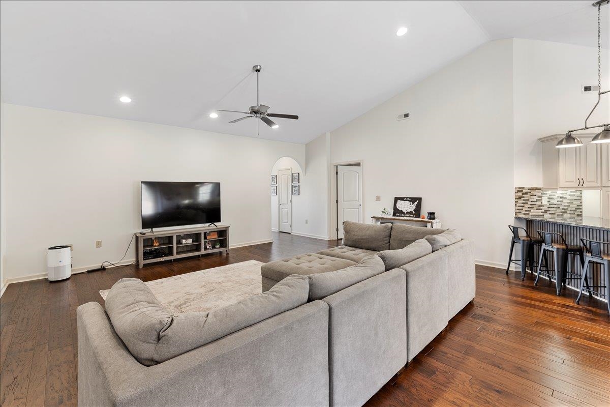 325 Colin Reid Pass Pass NW