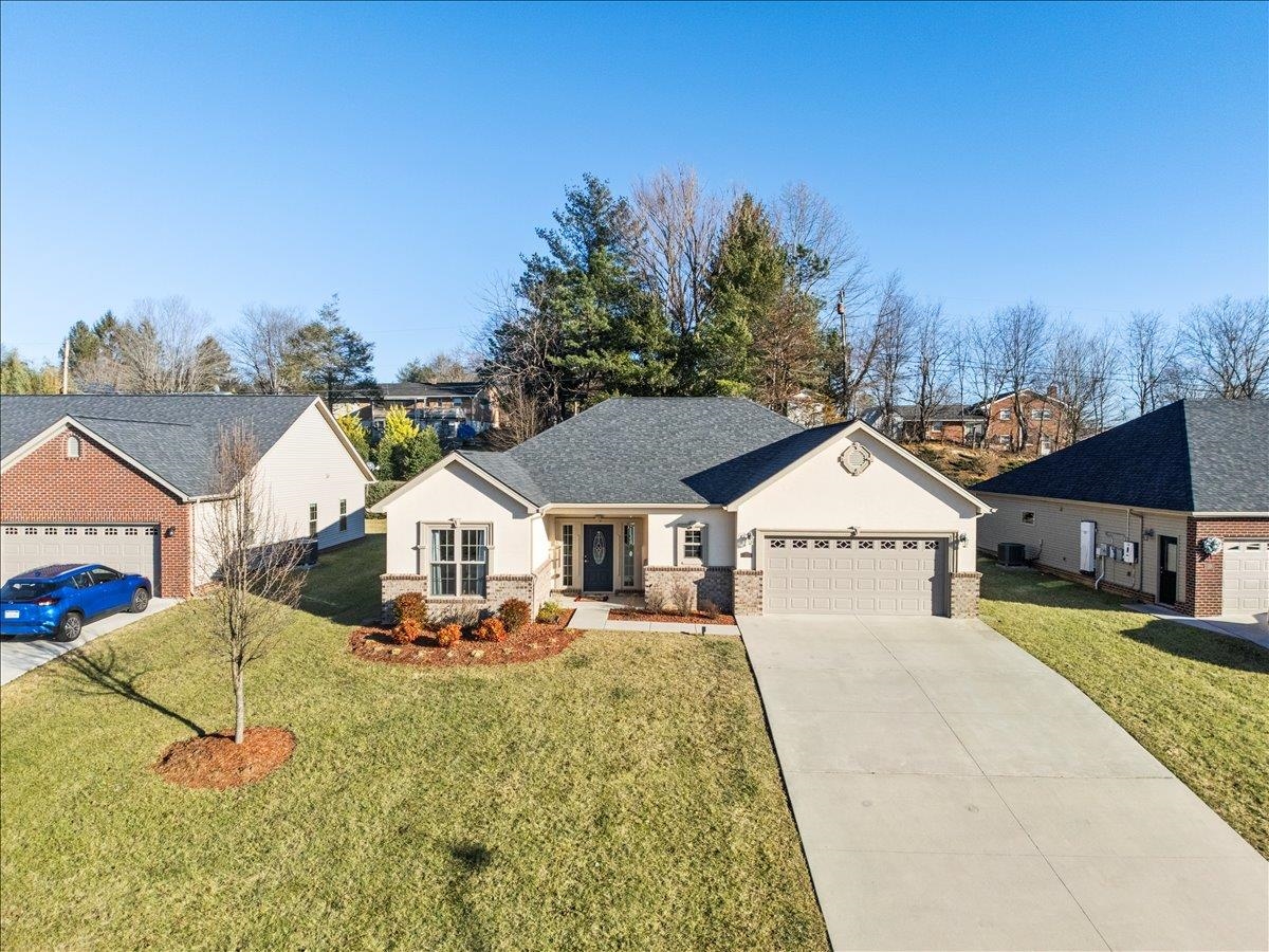 325 Colin Reid Pass Pass NW