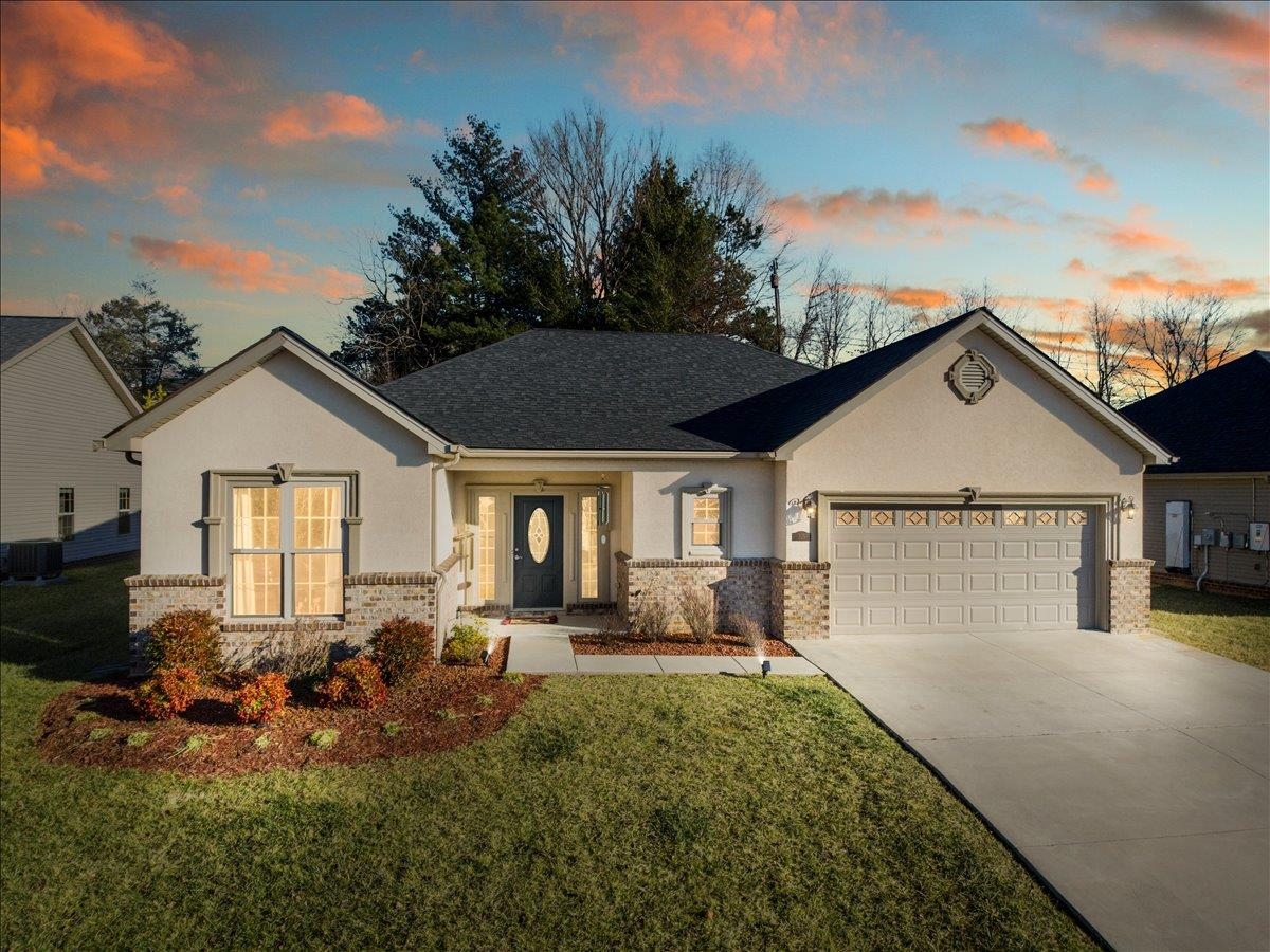 325 Colin Reid Pass Pass NW