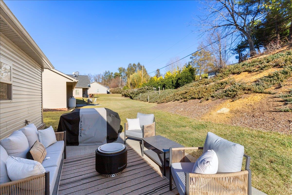 325 Colin Reid Pass Pass NW