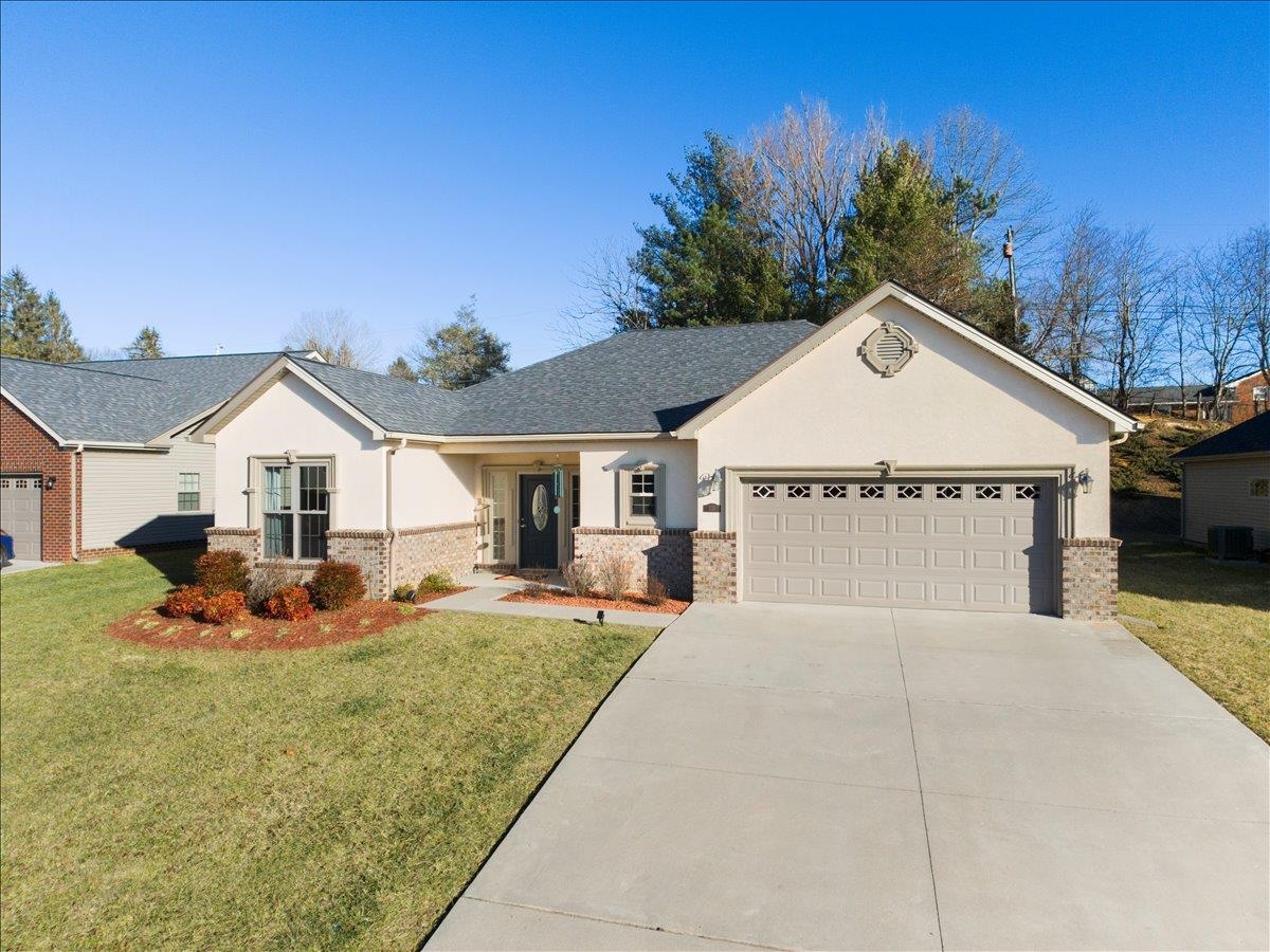 325 Colin Reid Pass Pass NW